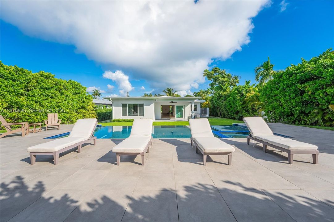 For Rent: $14,500 (3 beds, 2 baths, 2326 Square Feet)