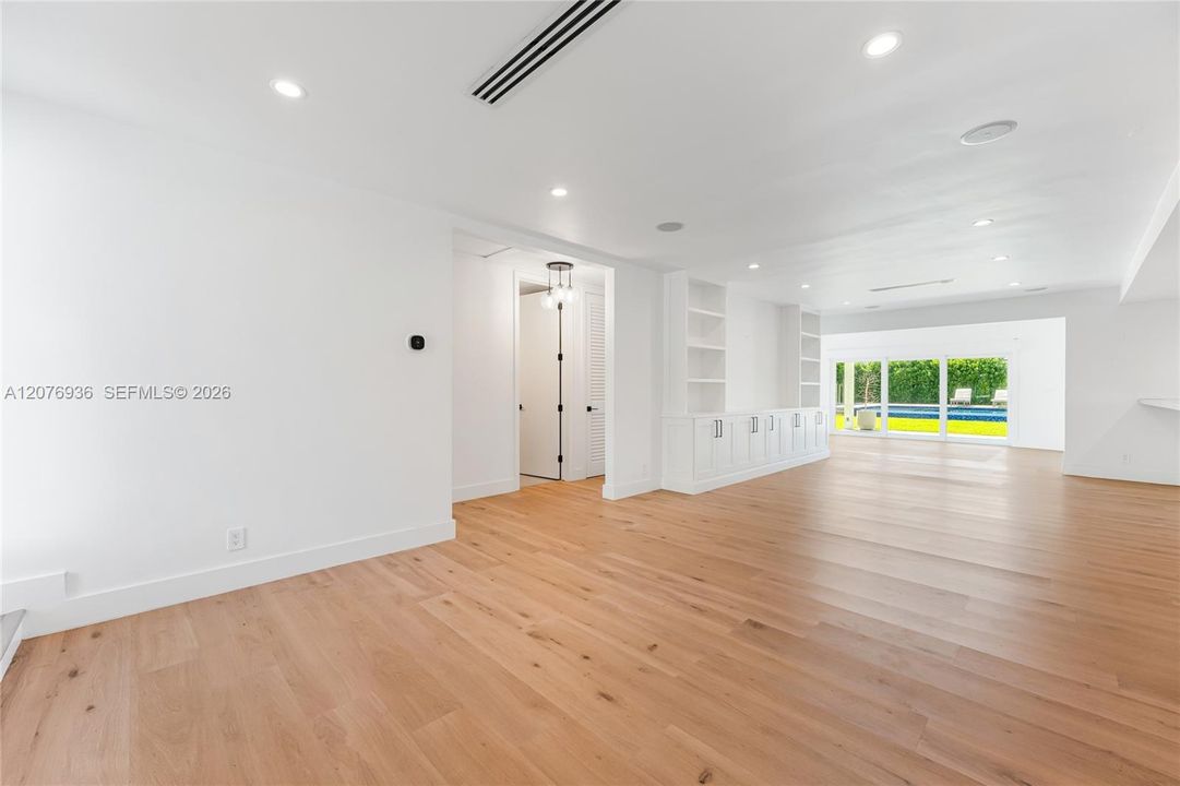 For Rent: $14,500 (3 beds, 2 baths, 2326 Square Feet)