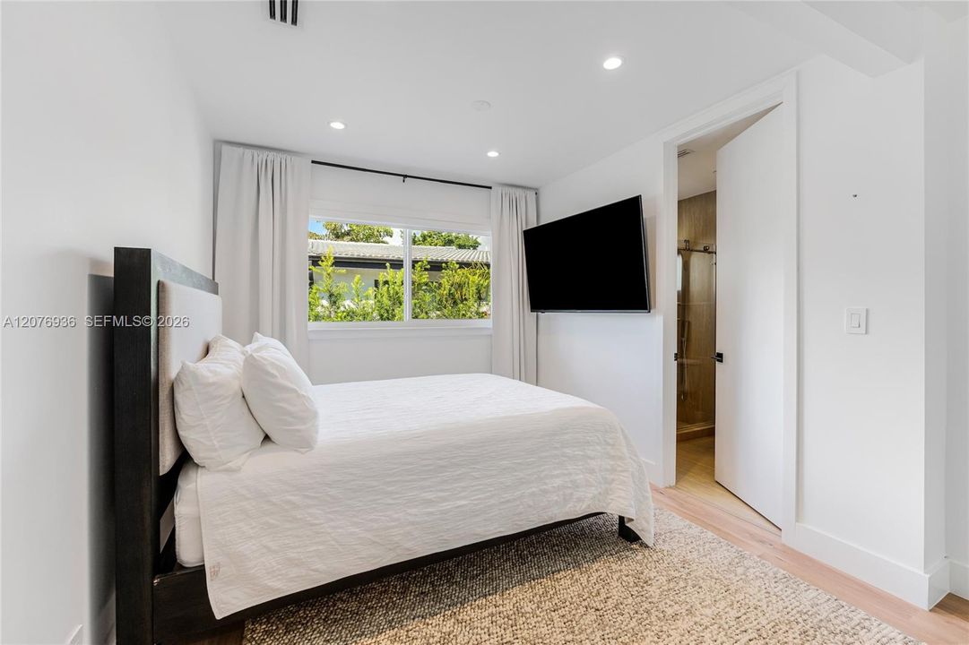 For Rent: $14,500 (3 beds, 2 baths, 2326 Square Feet)