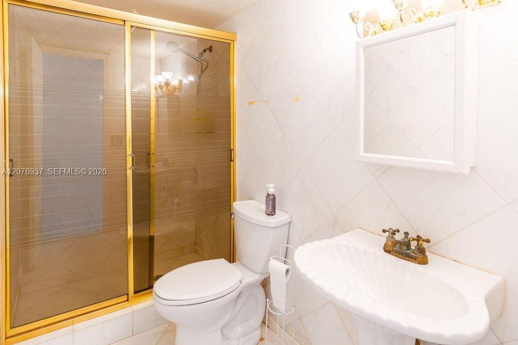 For Sale: $480,000 (3 beds, 2 baths, 1378 Square Feet)