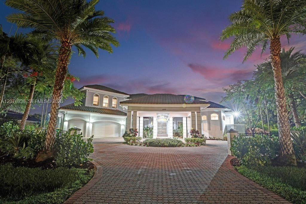 For Sale: $2,600,000 (8 beds, 5 baths, 5193 Square Feet)