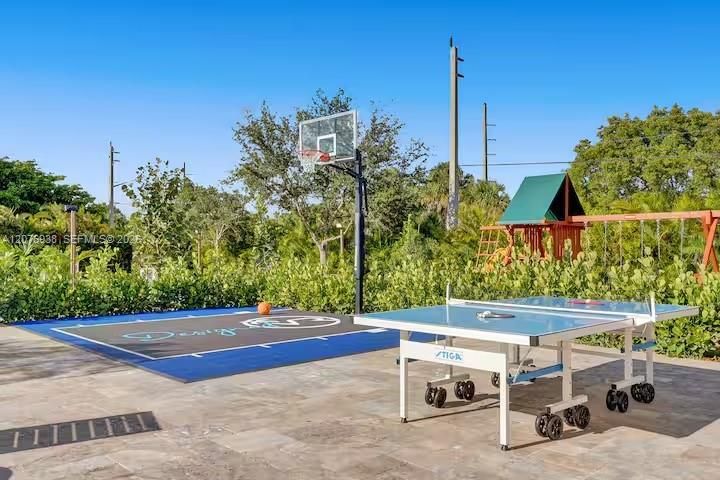 For Sale: $2,600,000 (8 beds, 5 baths, 5193 Square Feet)