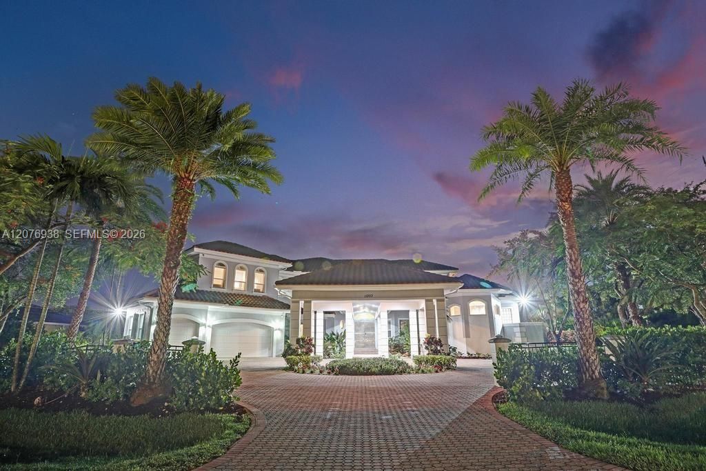 For Sale: $2,600,000 (8 beds, 5 baths, 5193 Square Feet)