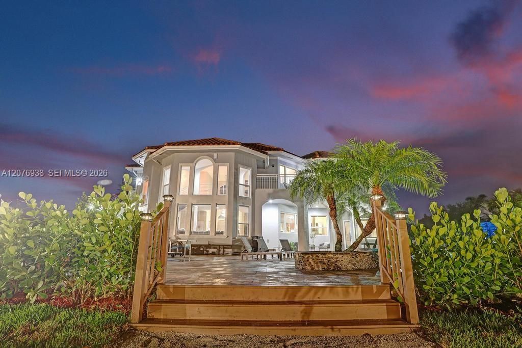 For Sale: $2,600,000 (8 beds, 5 baths, 5193 Square Feet)
