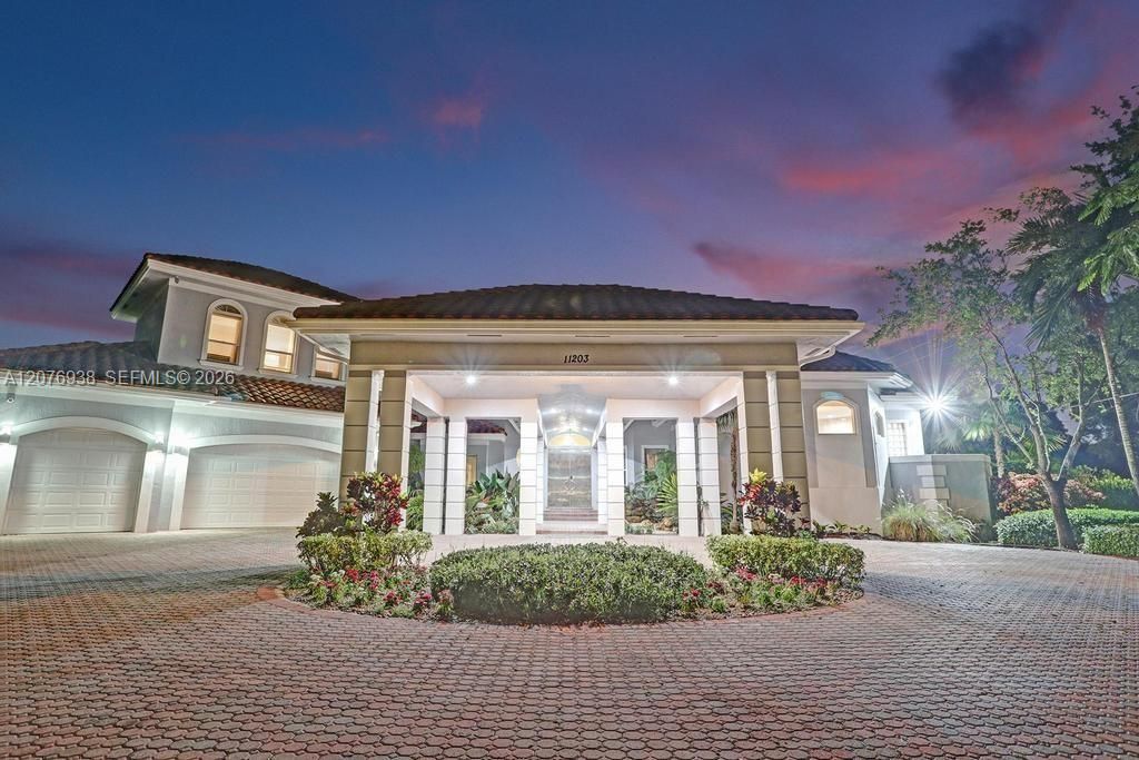 For Sale: $2,600,000 (8 beds, 5 baths, 5193 Square Feet)