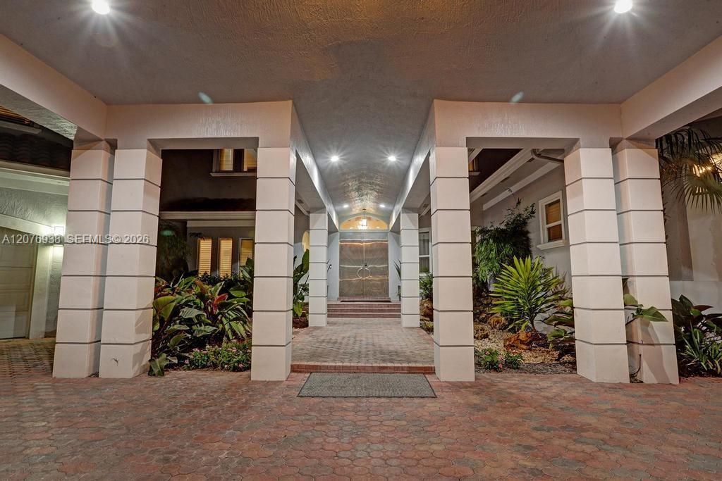For Sale: $2,600,000 (8 beds, 5 baths, 5193 Square Feet)