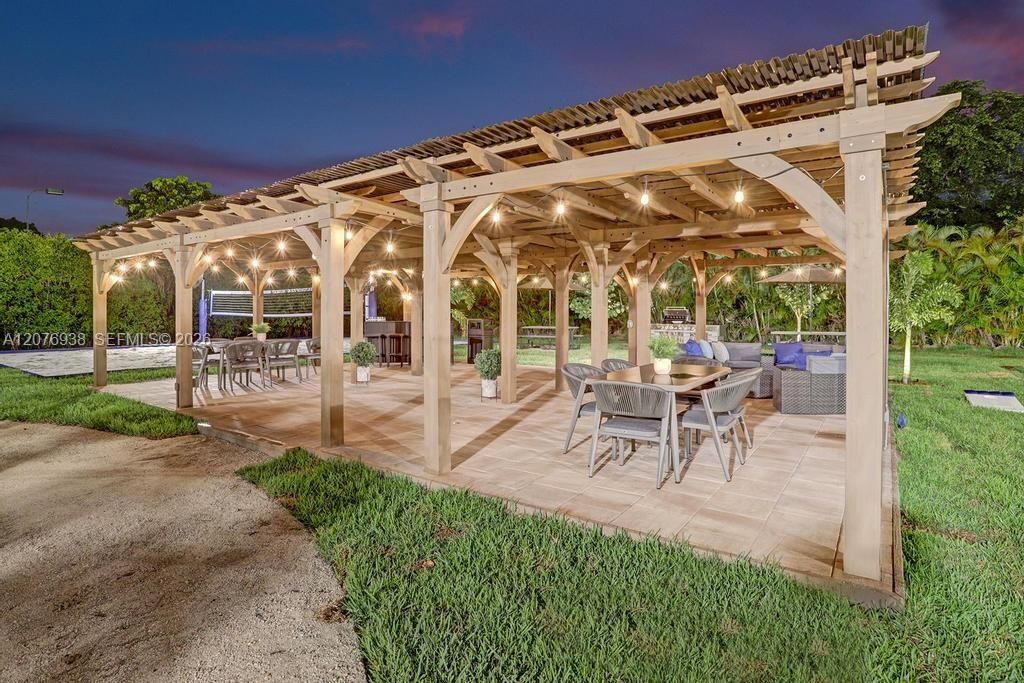 For Sale: $2,600,000 (8 beds, 5 baths, 5193 Square Feet)