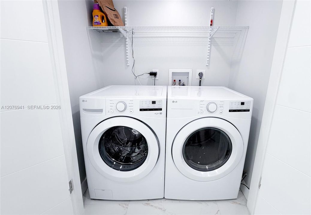 В аренду: $5,000 (2 спален, 2 ванн, 1100 Квадратных фут)