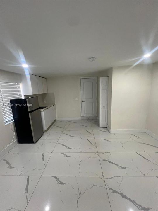 В аренду: $1,450 (1 спален, 1 ванн, 2394 Квадратных фут)