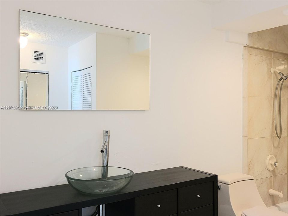 В аренду: $2,700 (1 спален, 1 ванн, 750 Квадратных фут)