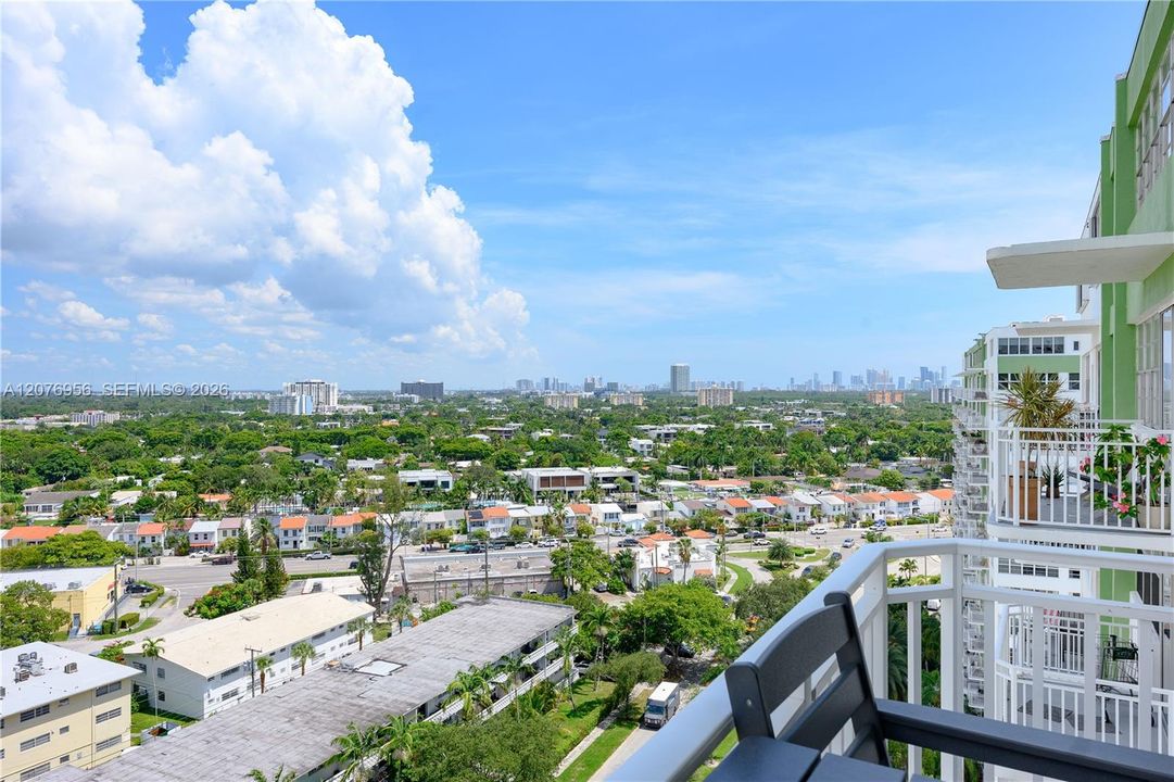 For Sale: $189,900 (1 beds, 1 baths, 855 Square Feet)