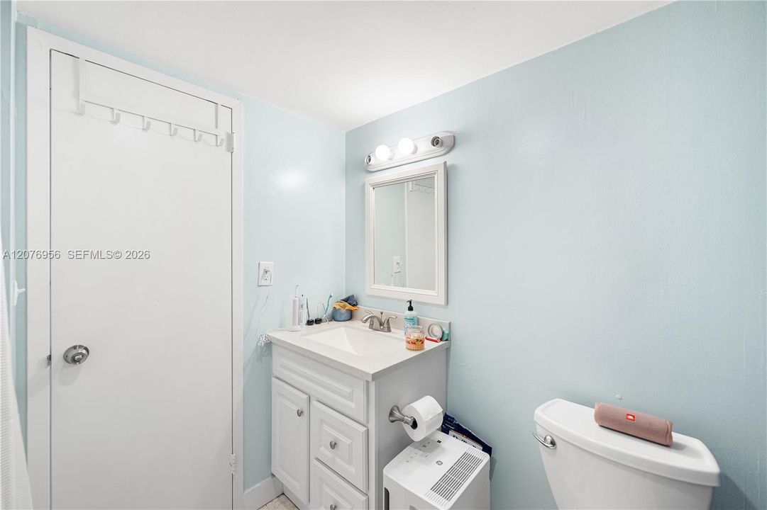 For Sale: $189,900 (1 beds, 1 baths, 855 Square Feet)