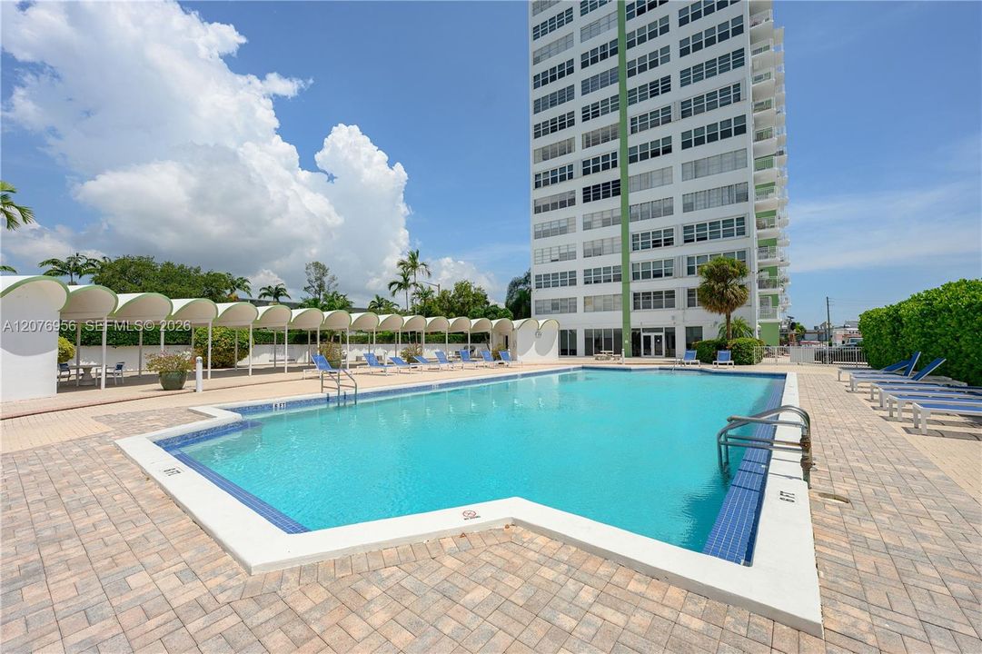 For Sale: $189,900 (1 beds, 1 baths, 855 Square Feet)