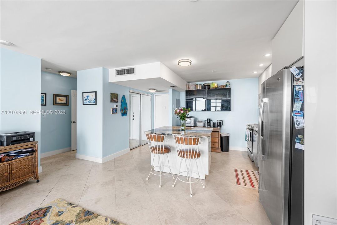 For Sale: $189,900 (1 beds, 1 baths, 855 Square Feet)