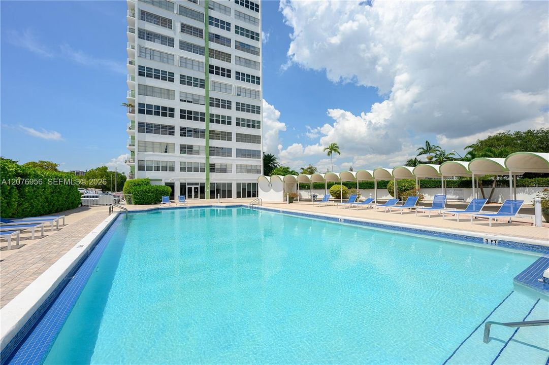 For Sale: $189,900 (1 beds, 1 baths, 855 Square Feet)