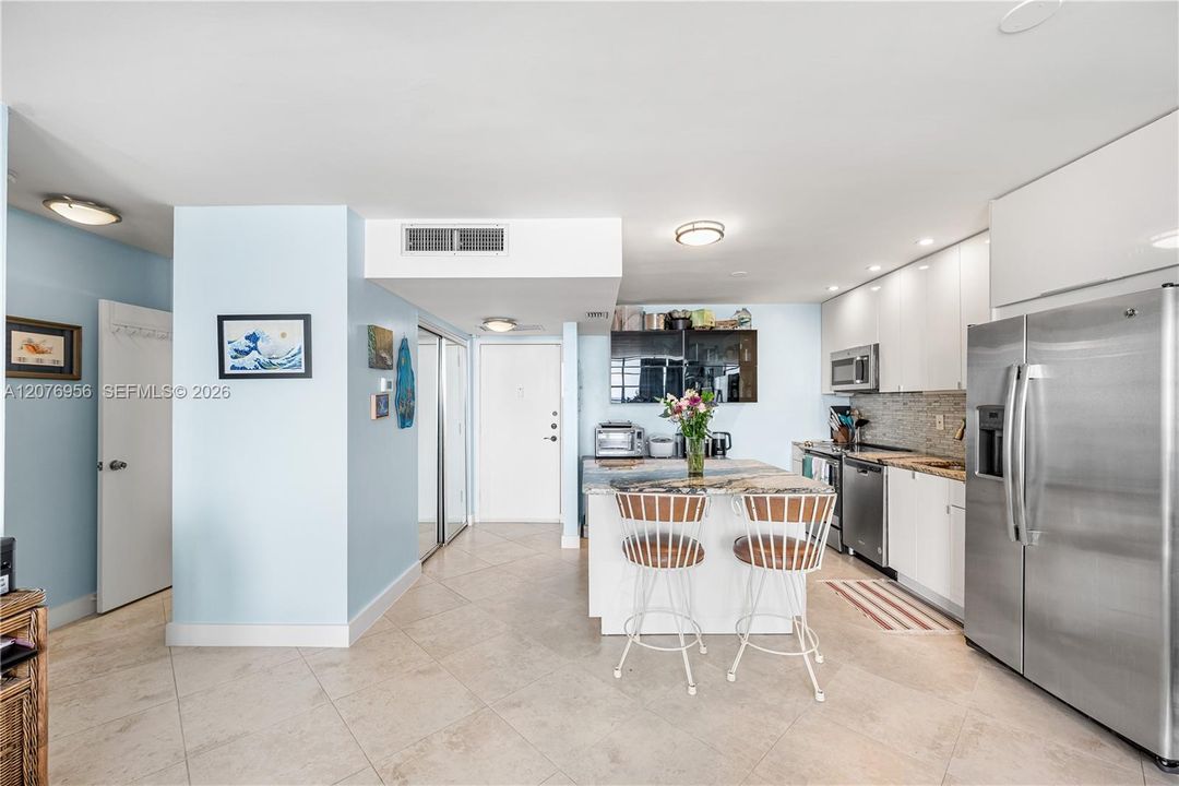 For Sale: $189,900 (1 beds, 1 baths, 855 Square Feet)