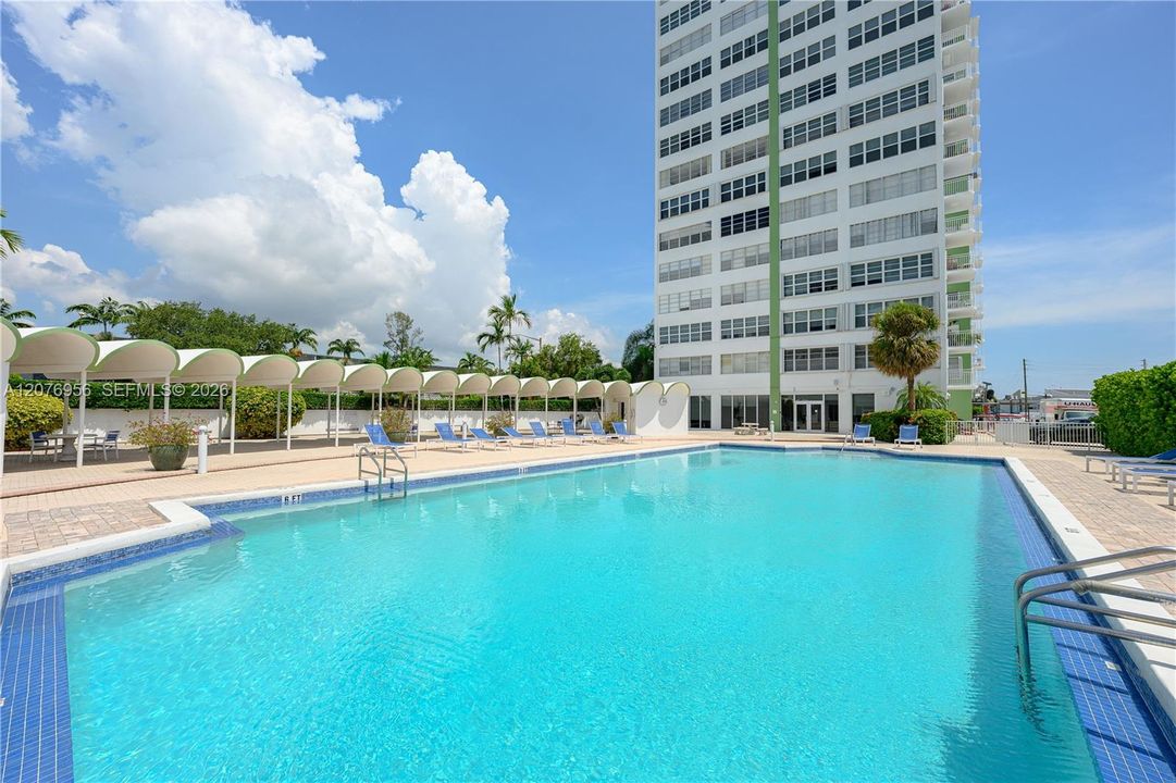 For Sale: $189,900 (1 beds, 1 baths, 855 Square Feet)