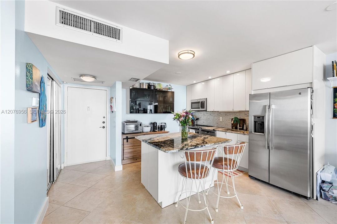 For Sale: $189,900 (1 beds, 1 baths, 855 Square Feet)