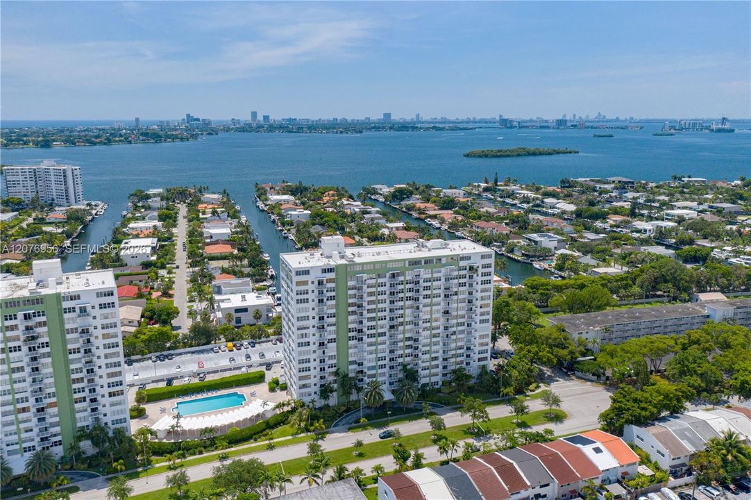 For Sale: $189,900 (1 beds, 1 baths, 855 Square Feet)