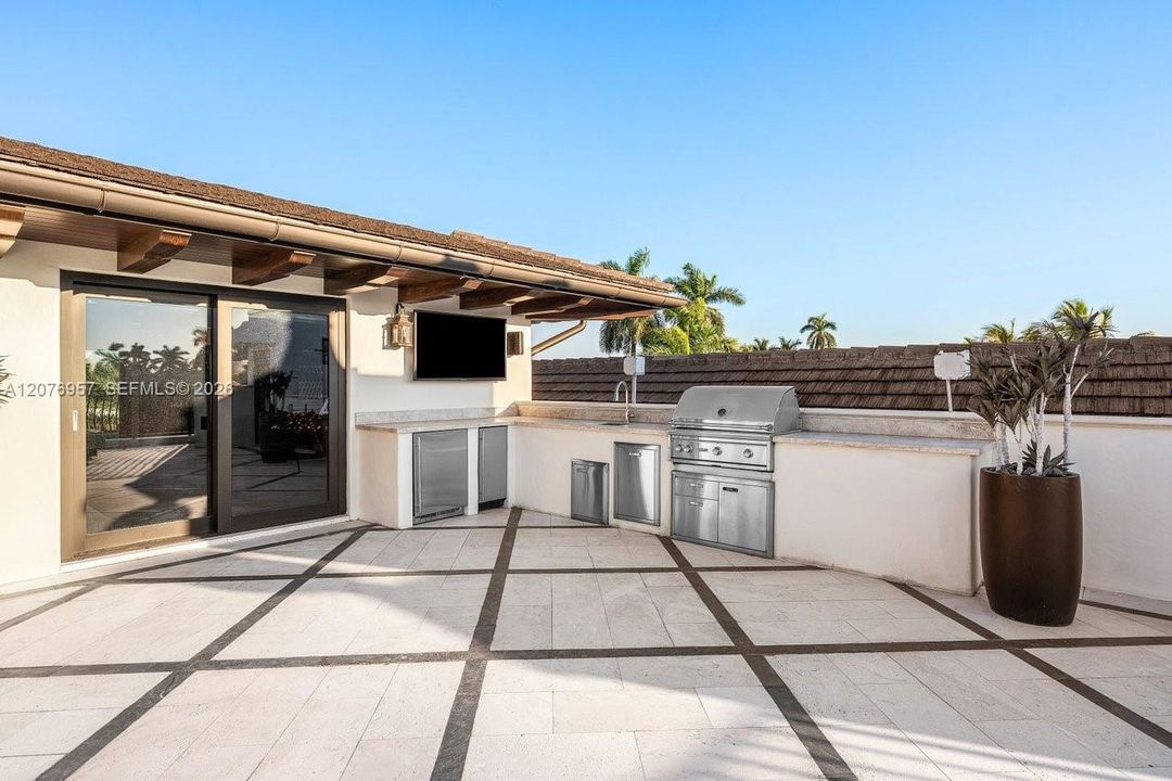 For Sale: $13,700,000 (5 beds, 7 baths, 7398 Square Feet)