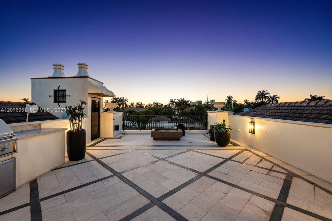 For Sale: $13,700,000 (5 beds, 7 baths, 7398 Square Feet)