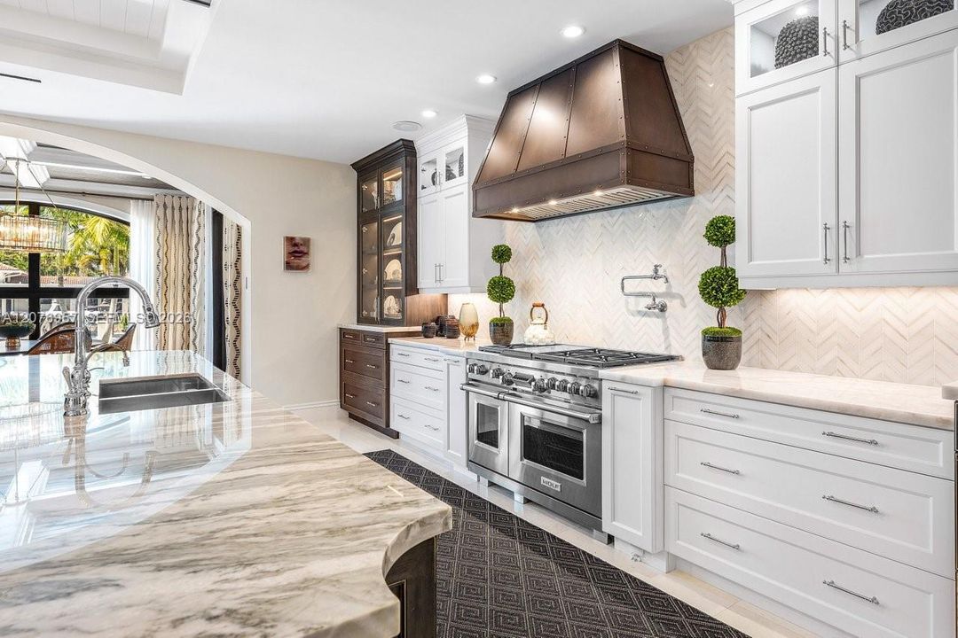 For Sale: $13,700,000 (5 beds, 7 baths, 7398 Square Feet)