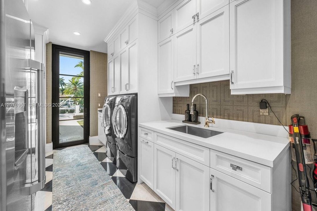 For Sale: $13,700,000 (5 beds, 7 baths, 7398 Square Feet)