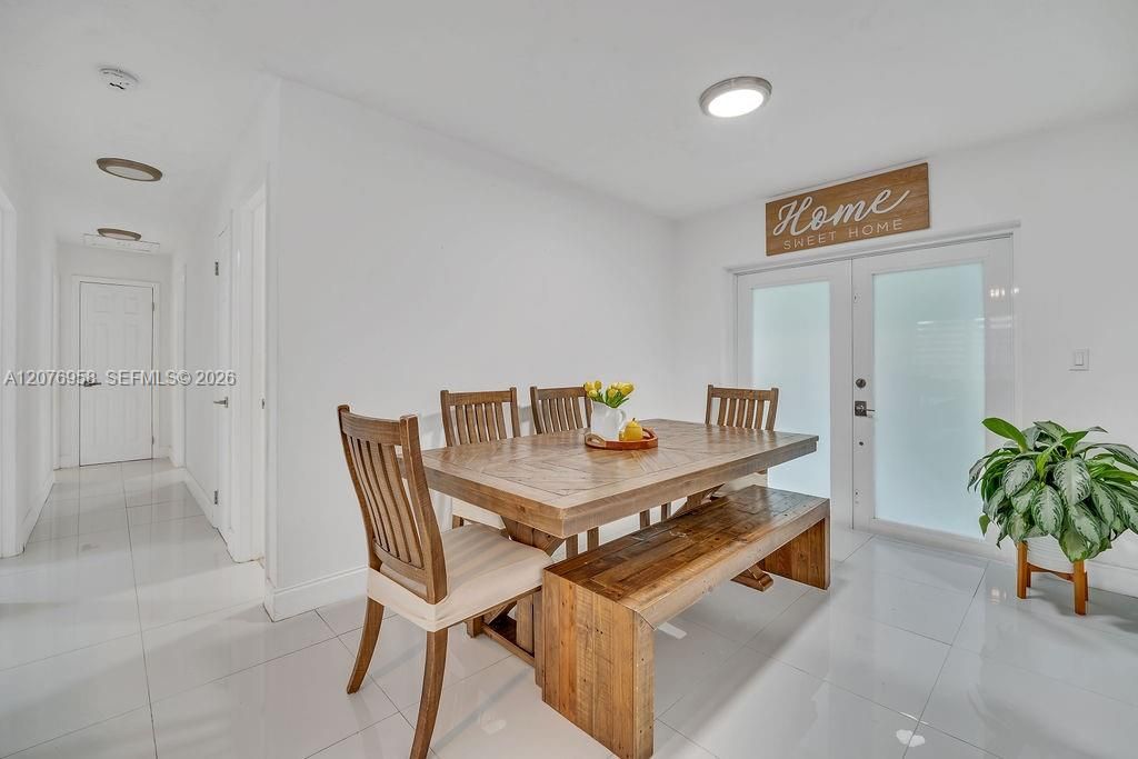 For Sale: $560,000 (3 beds, 2 baths, 1135 Square Feet)