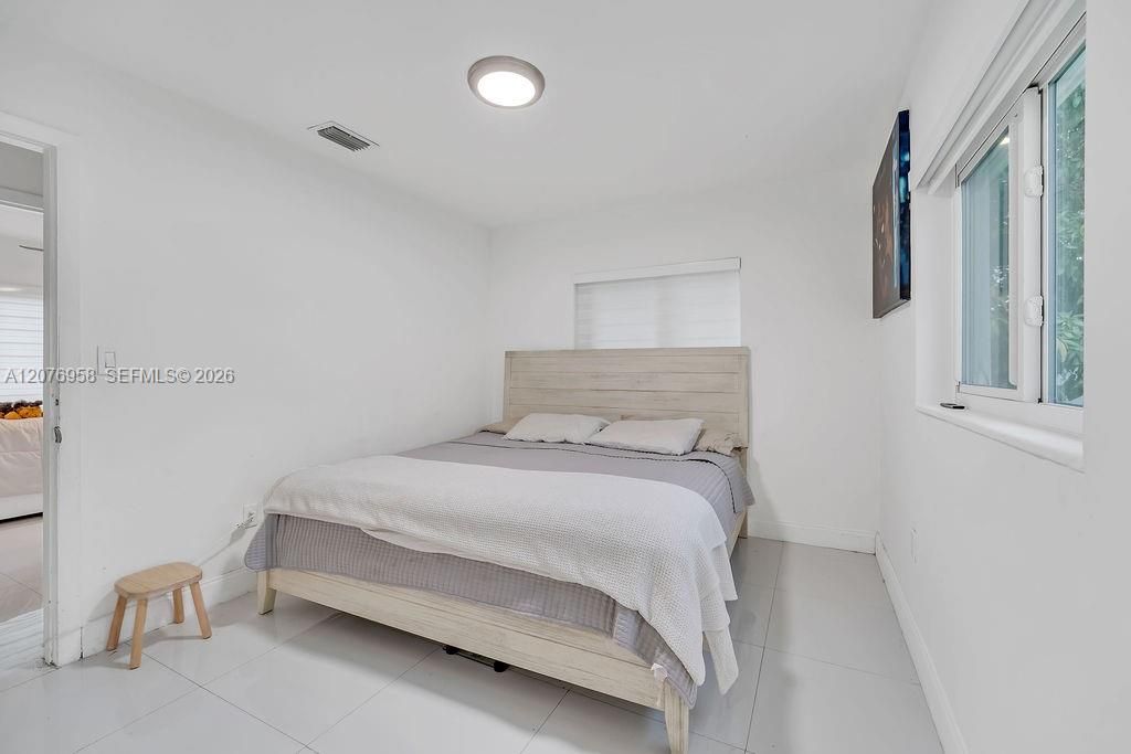 For Sale: $560,000 (3 beds, 2 baths, 1135 Square Feet)