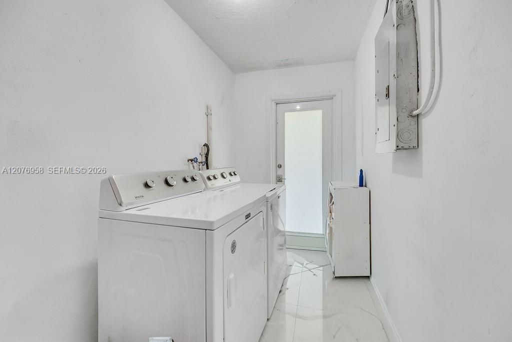 For Sale: $560,000 (3 beds, 2 baths, 1135 Square Feet)