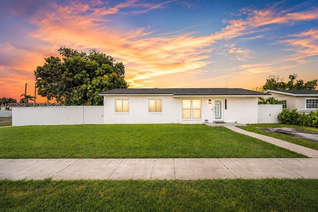 For Sale: $560,000 (3 beds, 2 baths, 1135 Square Feet)