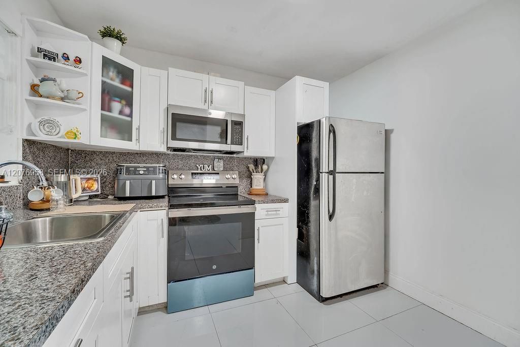 For Sale: $560,000 (3 beds, 2 baths, 1135 Square Feet)