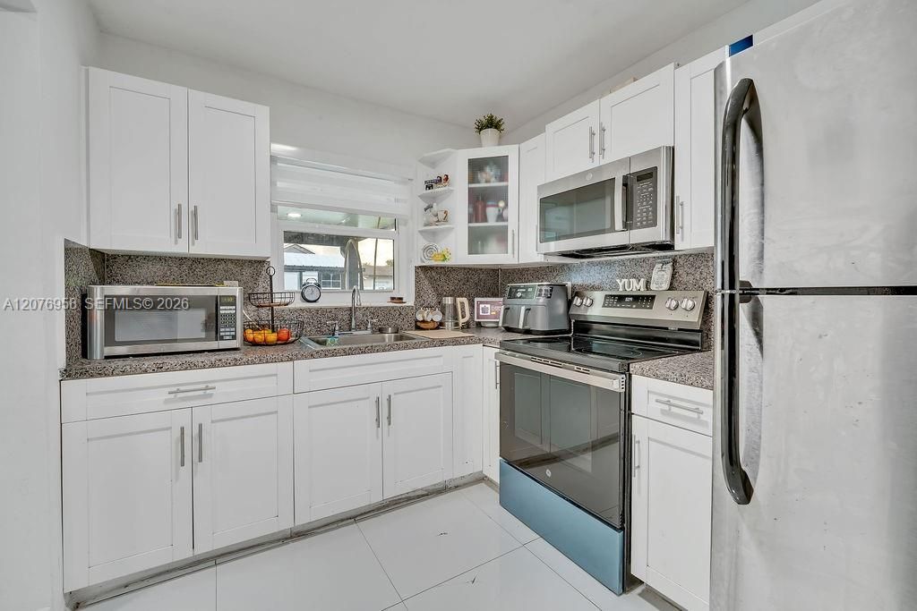 For Sale: $560,000 (3 beds, 2 baths, 1135 Square Feet)