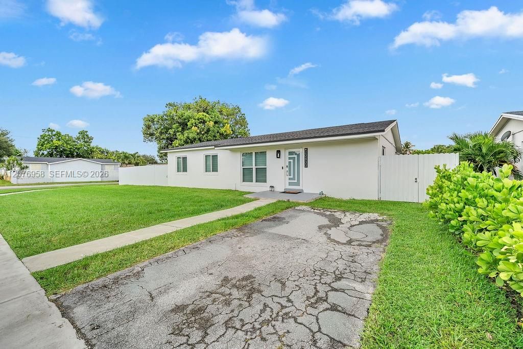For Sale: $560,000 (3 beds, 2 baths, 1135 Square Feet)