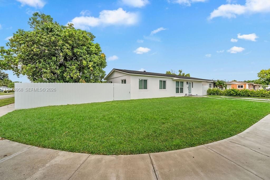 For Sale: $560,000 (3 beds, 2 baths, 1135 Square Feet)