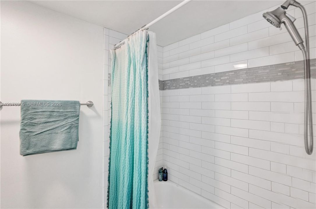 Beautiful Tile w/ plenty of space