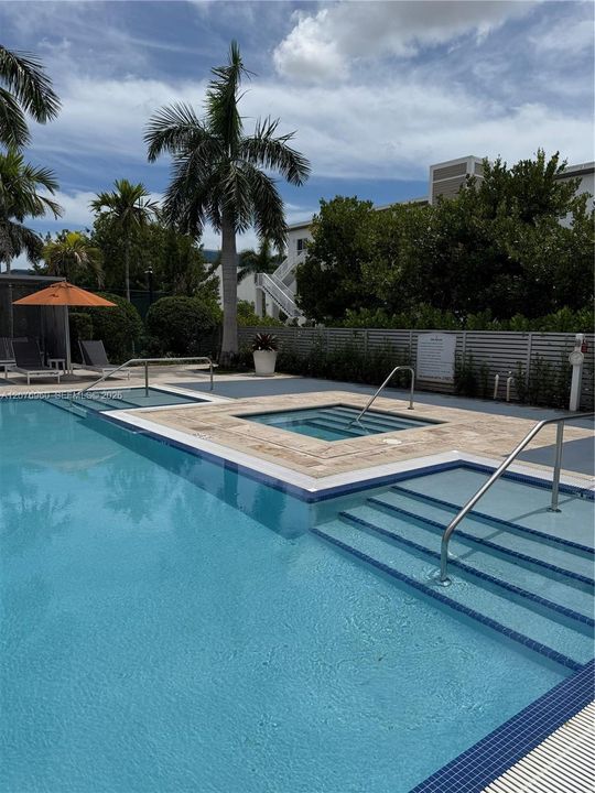 Activo con contrato: $525,000 (3 camas, 2 baños, 1315 Pies cuadrados)