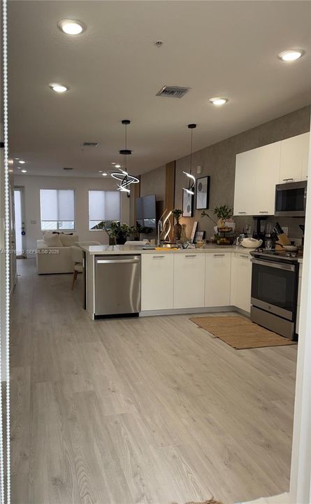 En Venta: $525,000 (3 camas, 2 baños, 1315 Pies cuadrados)