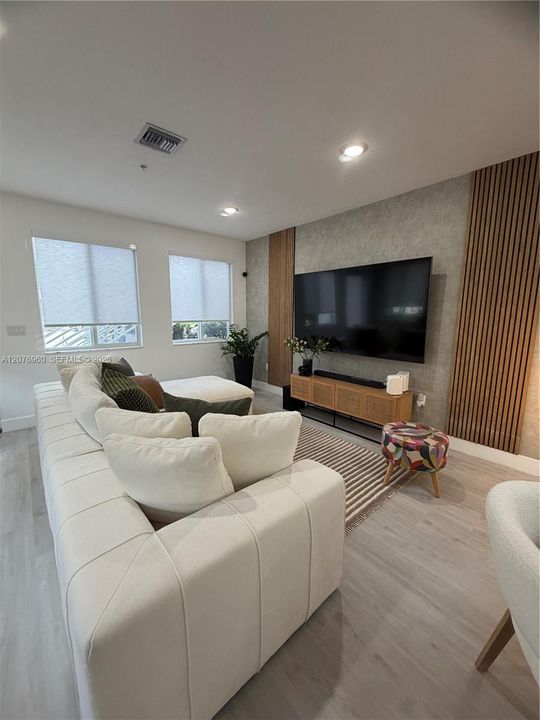 En Venta: $525,000 (3 camas, 2 baños, 1315 Pies cuadrados)