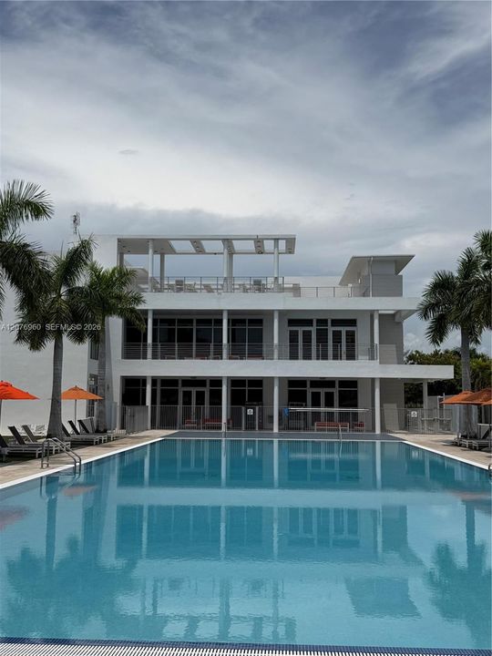 Activo con contrato: $525,000 (3 camas, 2 baños, 1315 Pies cuadrados)