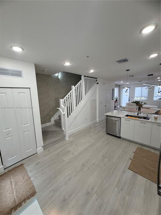 En Venta: $525,000 (3 camas, 2 baños, 1315 Pies cuadrados)