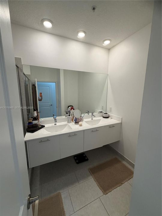 En Venta: $525,000 (3 camas, 2 baños, 1315 Pies cuadrados)