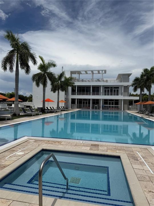 Activo con contrato: $525,000 (3 camas, 2 baños, 1315 Pies cuadrados)