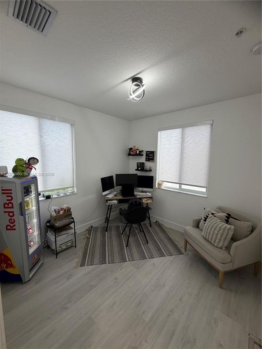 En Venta: $525,000 (3 camas, 2 baños, 1315 Pies cuadrados)