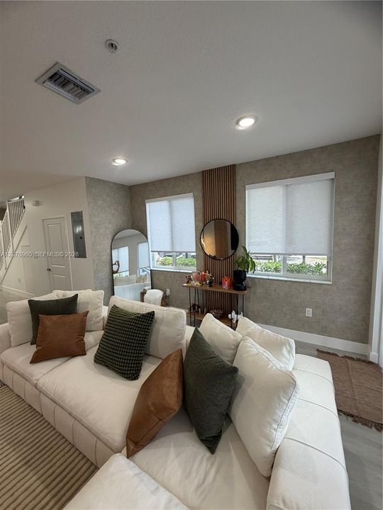 En Venta: $525,000 (3 camas, 2 baños, 1315 Pies cuadrados)