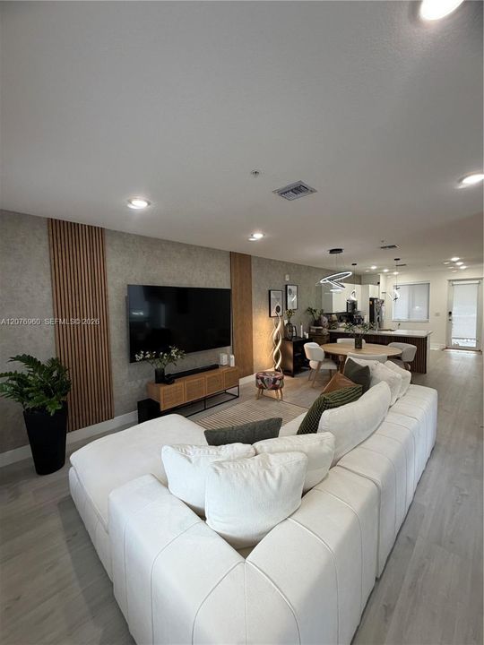 En Venta: $525,000 (3 camas, 2 baños, 1315 Pies cuadrados)
