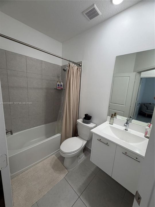 En Venta: $525,000 (3 camas, 2 baños, 1315 Pies cuadrados)