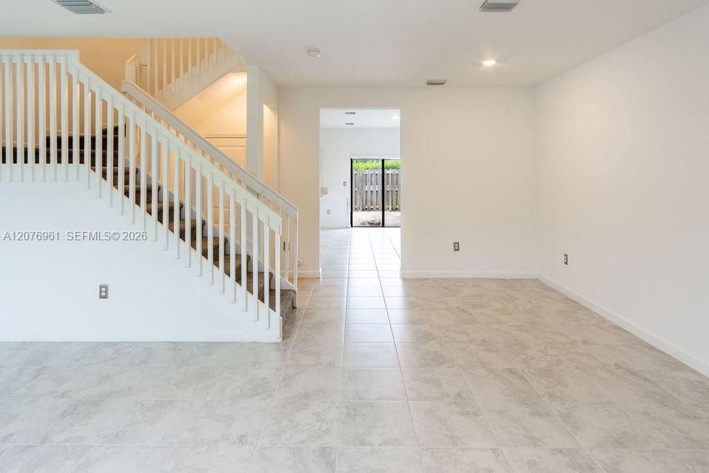 For Sale: $435,000 (3 beds, 2 baths, 1649 Square Feet)