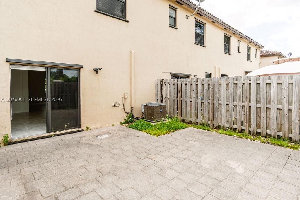 For Sale: $435,000 (3 beds, 2 baths, 1649 Square Feet)