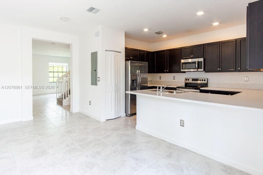 For Sale: $435,000 (3 beds, 2 baths, 1649 Square Feet)